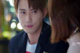 归还世界给你演员,明星阵容闪耀，演绎都市爱情传奇